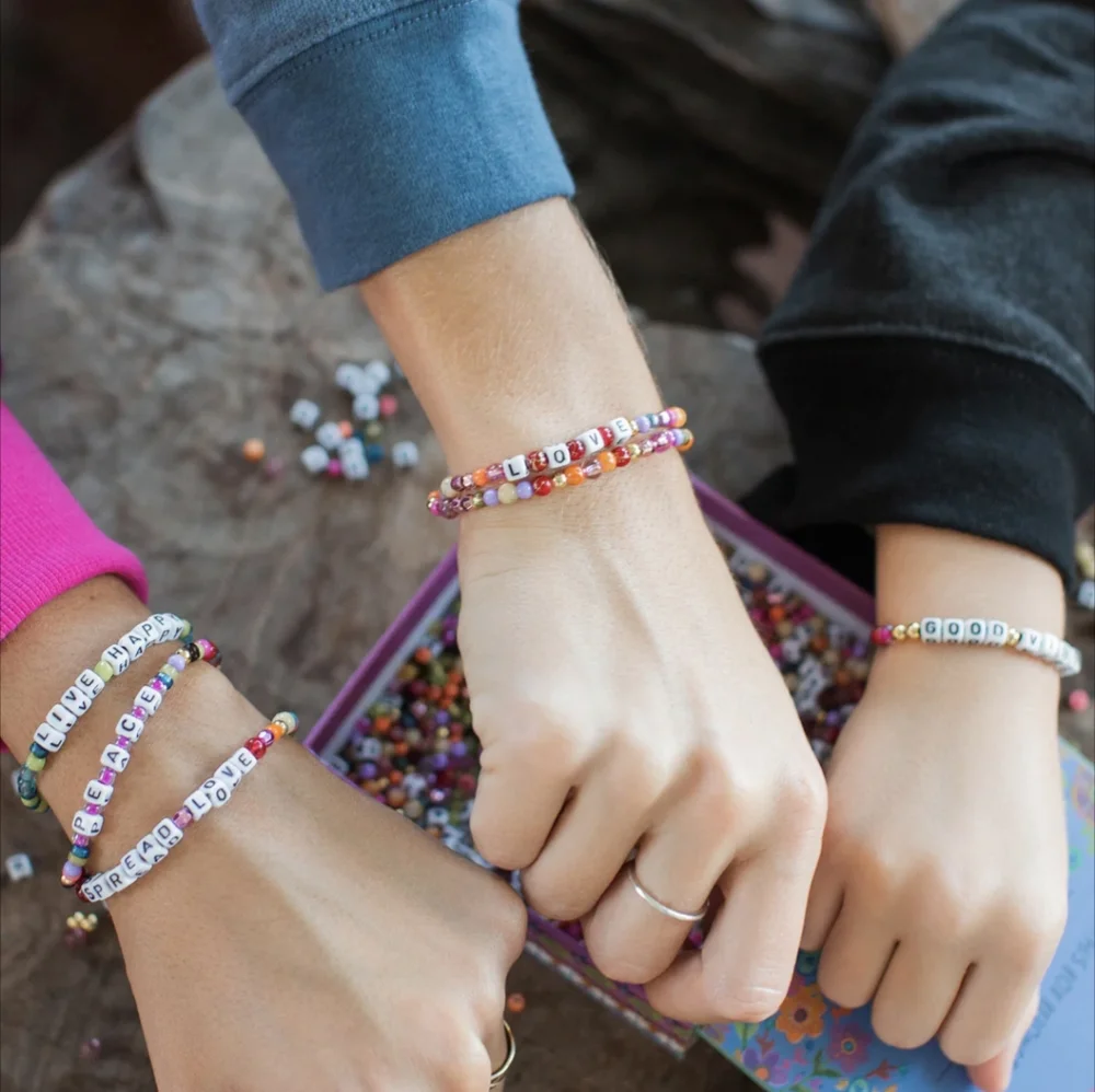 Spread Love Bracelet Making Kit - Picture 6 of 7